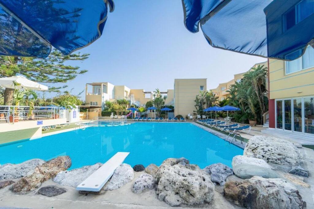 Futura Apartments Chrissi Akti Chania Exterior foto
